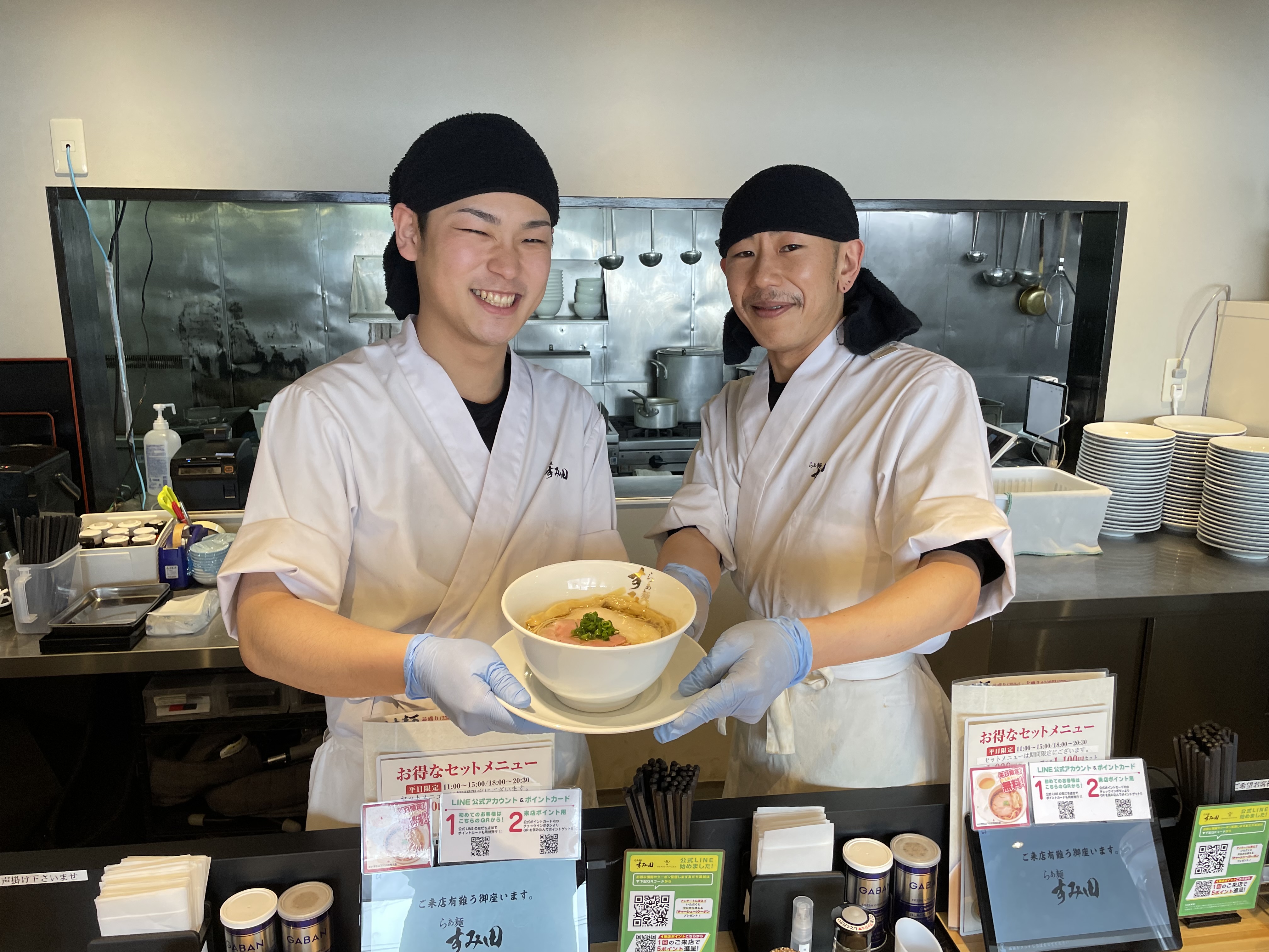 ラーメン店のキッチン・ホールスタッフ 0